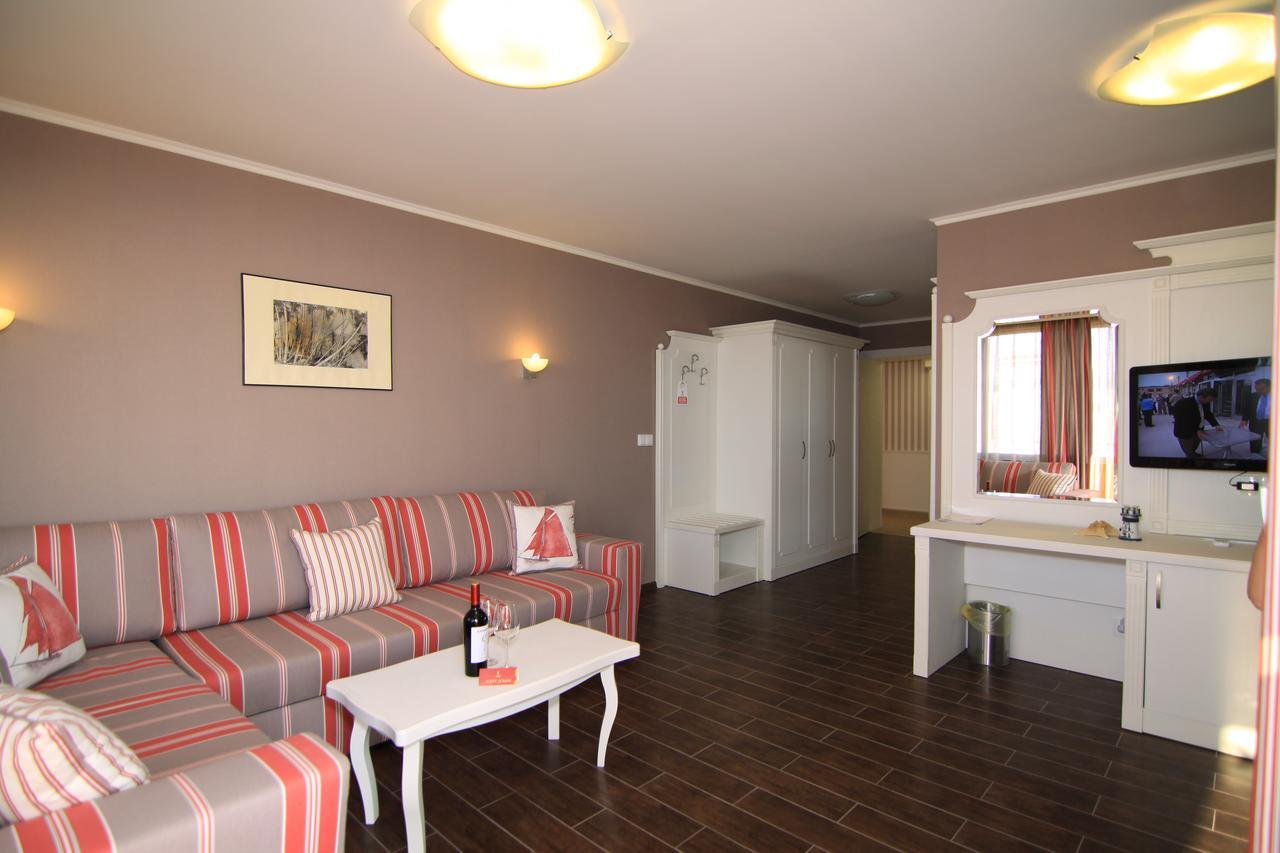 Armira Lozenets Hotell Exteriör bild